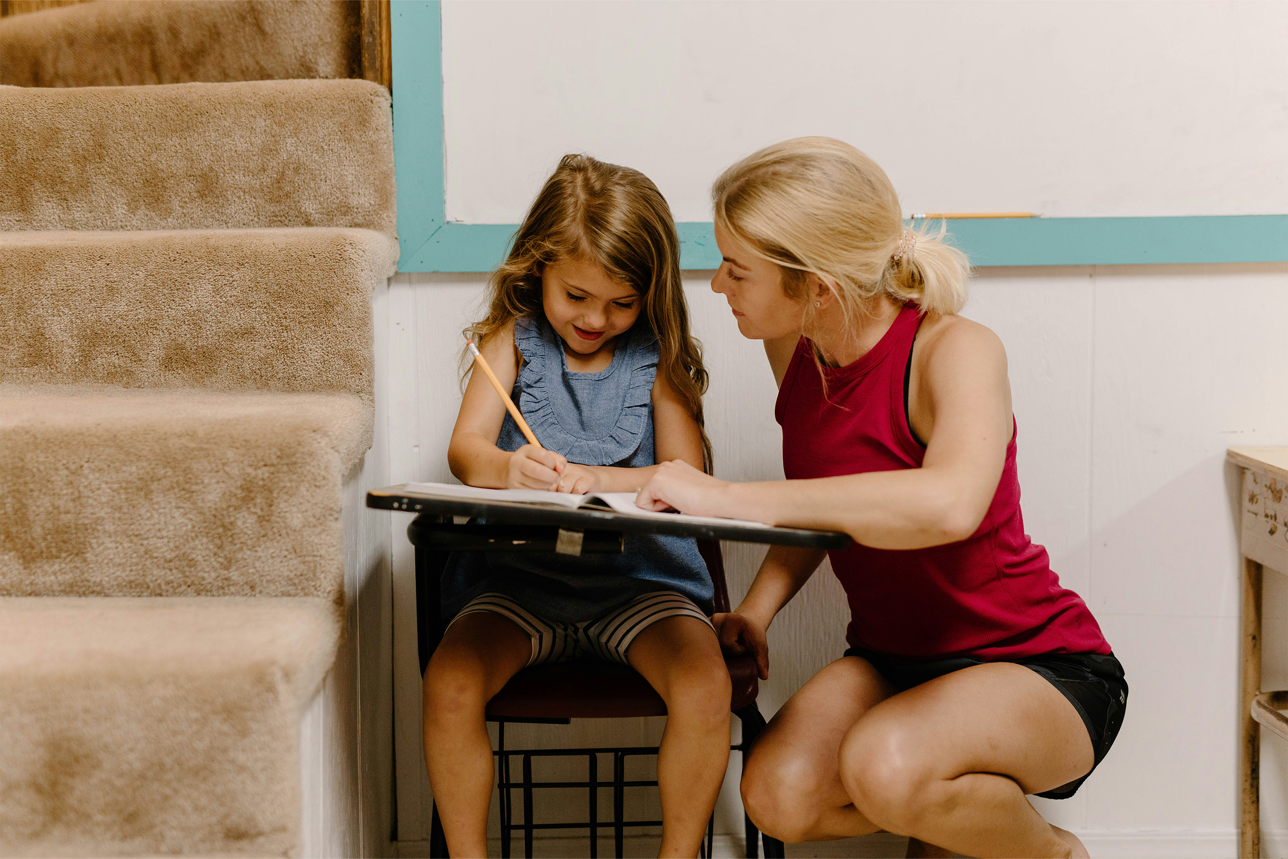aba-individualized-approach Therapist working one-on-one with a child using a personalized ABA plan